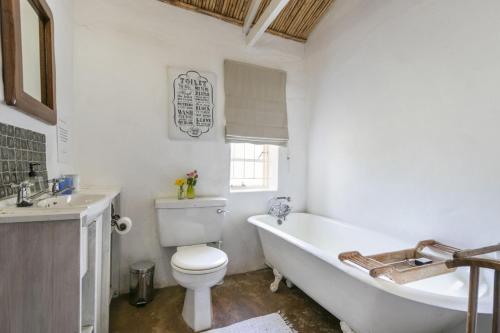 Ein Badezimmer in der Unterkunft Waterfall Farm Self-Catering Cottages Citrusdal