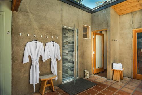Gallery image of Private, Modern, Luxury Studio With Unmatched Red Rock Views Private Trail Head - Enjoy on property Sauna, Aromatherapy Steam Room, Hot Tub, Pools and Wellness Services in Sedona