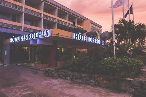 クールーにあるHotel des Rochesのホテルの建物