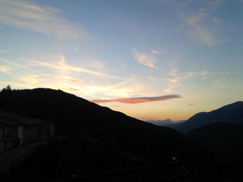a sunset over a mountain range with the sun setting at IL PIACERE DELLA NATURA in Cansano