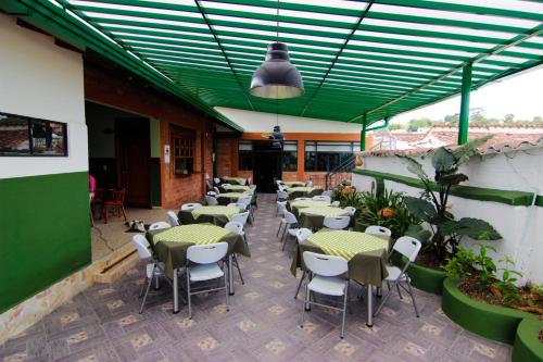 a row of tables and chairs on a patio at Hotel Cacique Chalalá in Charalá