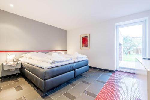 Ein Bett oder Betten in einem Zimmer der Unterkunft Art your Life Haus Schützenstrasse Whg 2