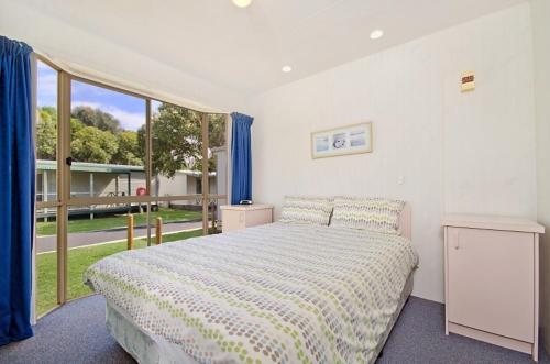 Postel nebo postele na pokoji v ubytování Ocean Grove Holiday Park