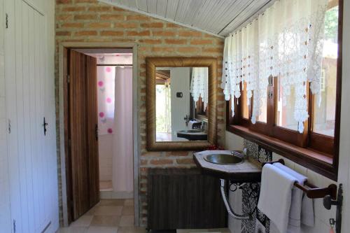 a bathroom with a sink and a mirror at Espaço Vila Lara in São Roque