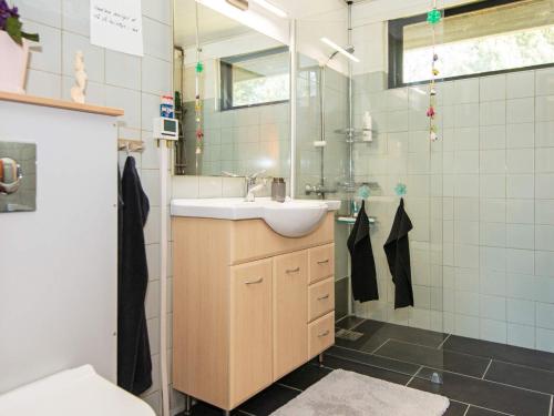 Um banheiro em Holiday Home Brunbjergvej