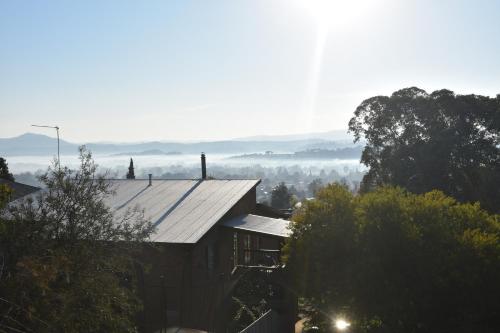 a house with a roof with a view of a valley at Tumut Farrington motel in Tumut
