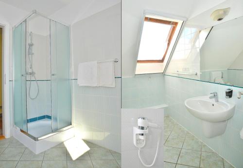 uma casa de banho com uma cabina de duche em vidro e um lavatório. em Nyerges Vendégfogadó em Hegykő