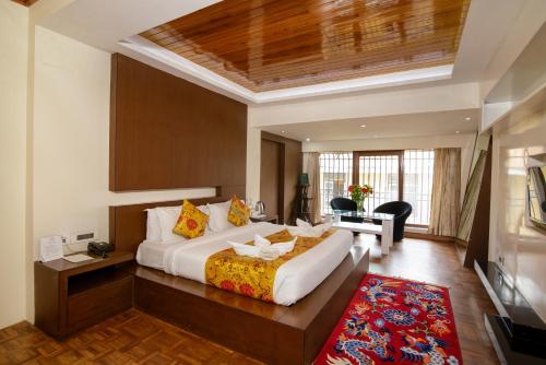 a bedroom with a large bed in a room at Muscatel Yavachi - 400 Mts from MG Marg in Gangtok