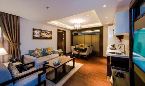 a living room with a couch and a table at Boudl Mahayel Aseer in Muhayil