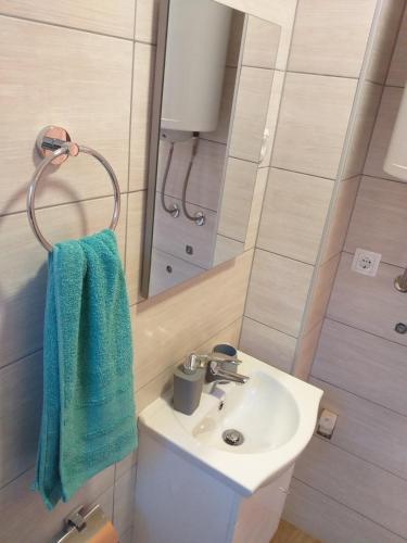 a bathroom with a sink and a mirror at Apartmani Petra in Olib