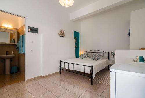 Aquanis Milos Apartments