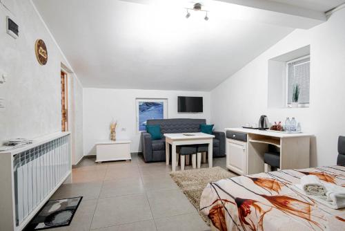 a bedroom with a bed and a desk and a kitchen at Cazare MOLDI - regim hotelier in Câmpulung Moldovenesc