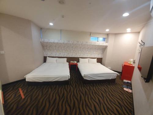Postel nebo postele na pokoji v ubytování Funny Ximen Hotel