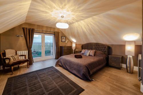 Postel nebo postele na pokoji v ubytování Ocean View,Kinsale, Hosted by Exquisite holiday homes, sleeps 22