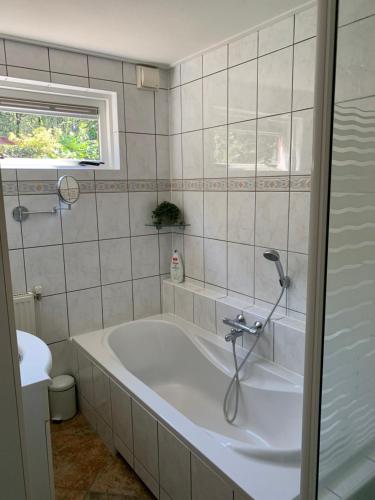 Ванна кімната в 't Holten Huus - Puur genieten in het bos.