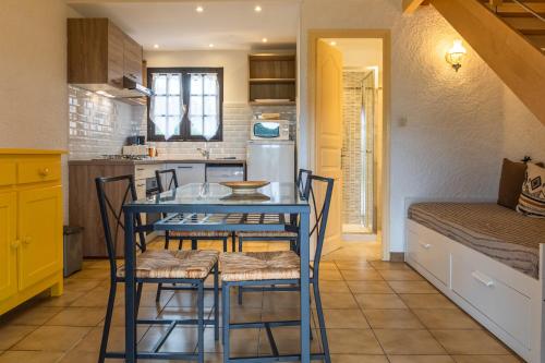 Kuchyň nebo kuchyňský kout v ubytování Duplex vue Piscine B