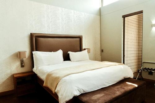 Postel nebo postele na pokoji v ubytování Menlyn Boutique Hotel