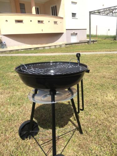 Barbacoa disponible para clientes en el apartamento
