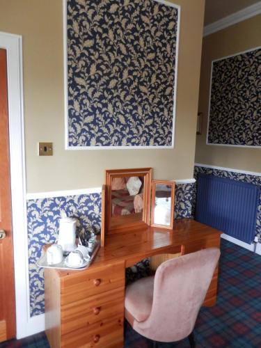 a home office with a desk and a chair at The Glen Guesthouse in Selkirk