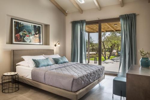 A bed or beds in a room at Villa LAOURA