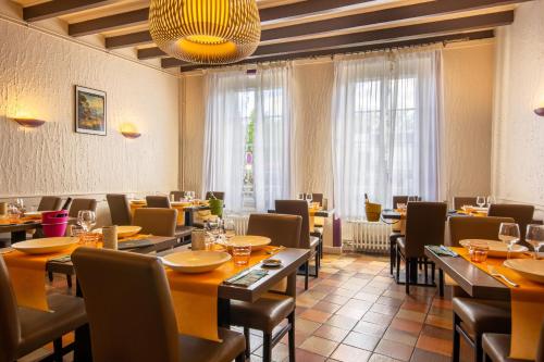 Gallery image of Hôtel Restaurant Le Commerce in Saujon
