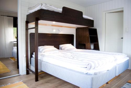 Säng eller sängar i ett rum på VILLA SOLSIDAN, Hälsingland, Sweden