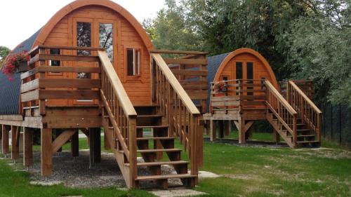 a couple of wooden playhouses in a yard at Camping du Staedly in Roeschwoog