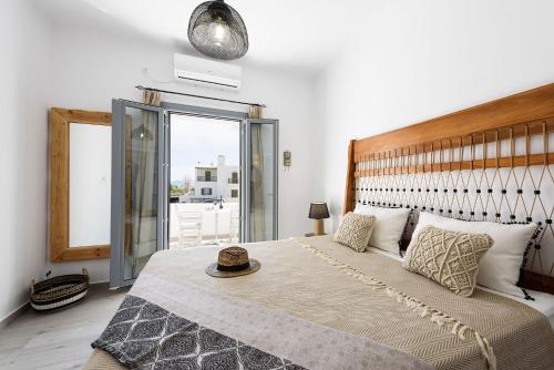 Un pat sau paturi într-o cameră la Mediterranean Harmony