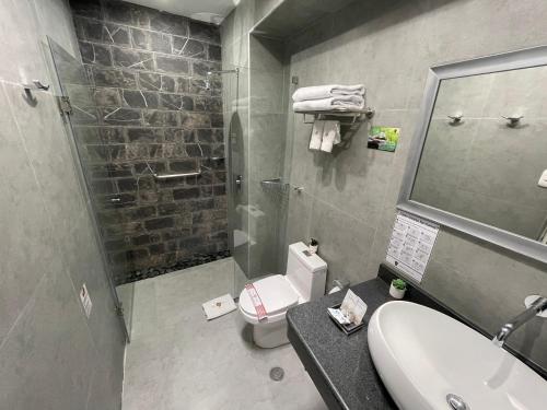 Koupelna v ubytování Hotel Rojas Inn