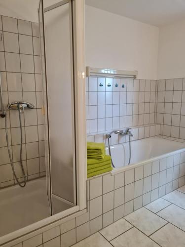 a bath tub in a bathroom with a shower at Ferienwohnung Schloss Burgk in Burgk