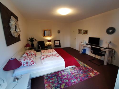 a bedroom with a bed and a desk with a computer at Housing De Brouwerij in Westdorpe
