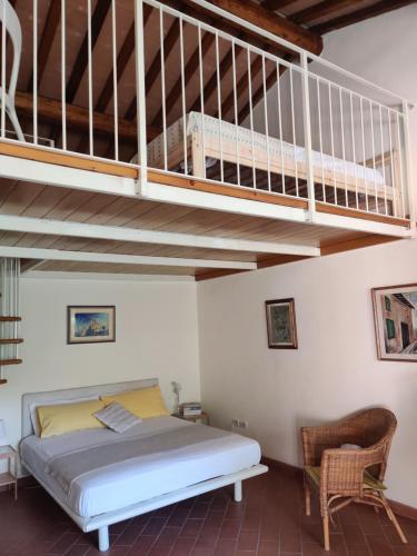 เตียงในห้องที่ Agriturismo Le Pellicce