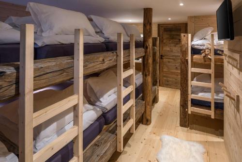 Ένα ή περισσότερα κρεβάτια σε δωμάτιο στο Chalet De Praz Dru