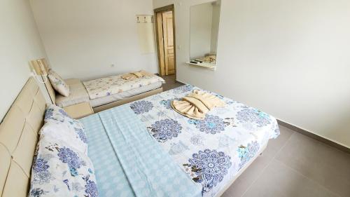 a room with two beds in a room at Ressa Apart in Marmaris