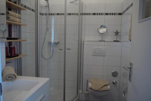 Un baño de Ferienwohnung Schieko