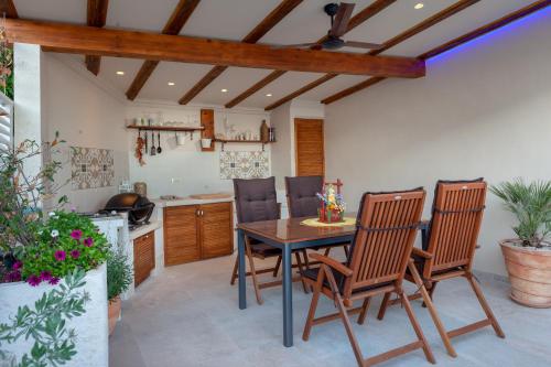 Idyllic villa Marieta with private pool, unforgettable view and free parking