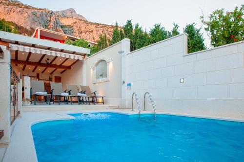 Idyllic villa Marieta with private pool, unforgettable view and free parking