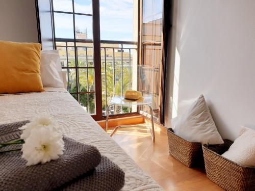 a bedroom with a bed and a large window at Sherryflat Fate in Jerez de la Frontera