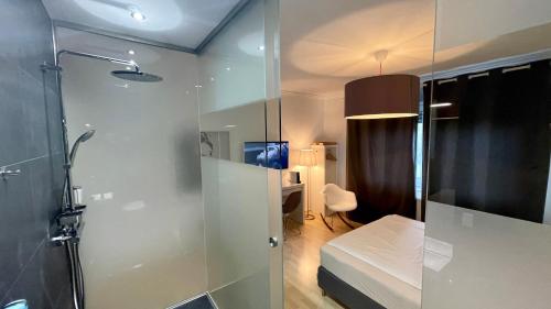 Vannas istaba naktsmītnē smart&beautiful Guesthouse
