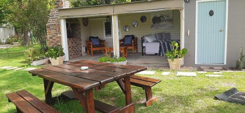 Ein Garten an der Unterkunft Rosenhof Nut Hut Cottage