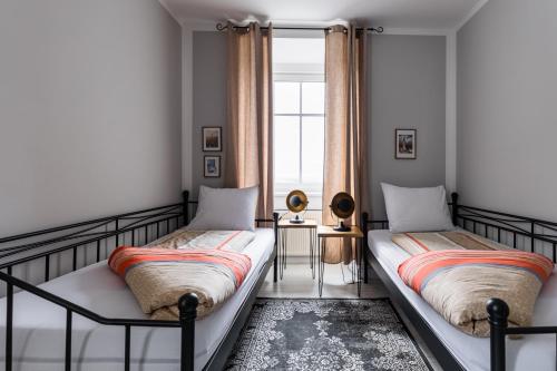 En eller flere senge i et værelse på Sofia Apartment & Zimmer