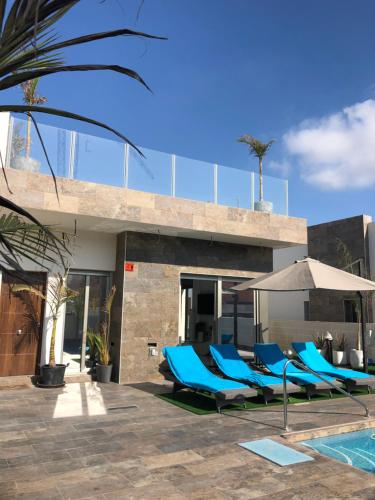 Luxury 4 bed private villa with option of heated pool in ...