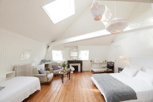a white bedroom with two beds and a fireplace at O DELA DE L'O, LE 64 - maison d'hôtes de charme entre Côte d'Albâtre et Baie de Somme in Eu