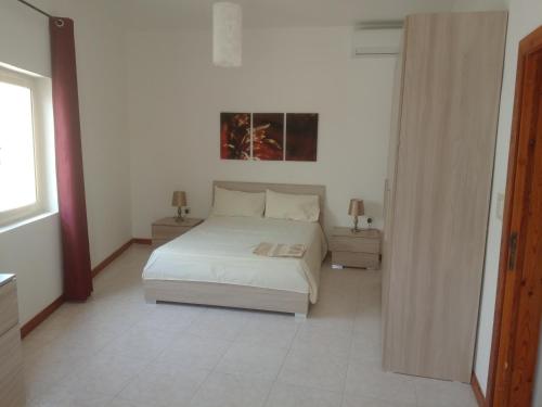 Postel nebo postele na pokoji v ubytování Hideaway Flats