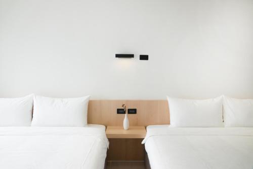 Una cama o camas en una habitación de Sunshine Liv.