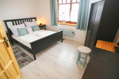 Un pat sau paturi într-o cameră la Rózsa Vendégház