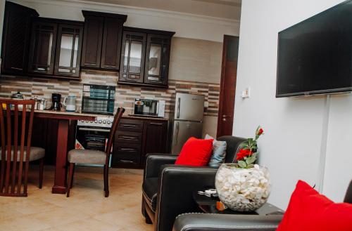Η κουζίνα ή μικρή κουζίνα στο Stunning 2-Bed Apartment in Dar es Salaam