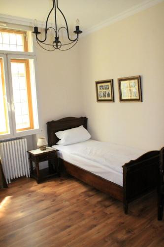 Letto o letti in una camera di Pension Post Rüdesheim