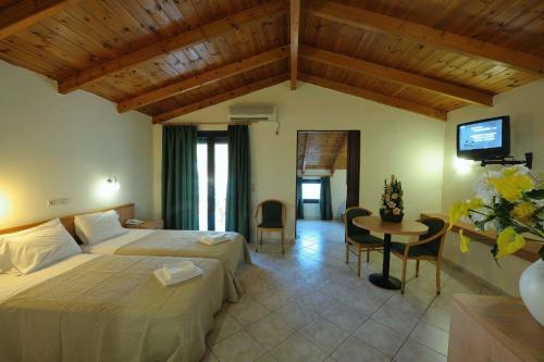 Postel nebo postele na pokoji v ubytování Kentrikon Hotel & Spa