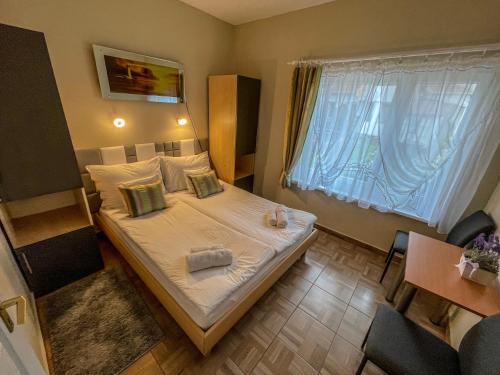 Tempat tidur dalam kamar di Elizabeth Apartman